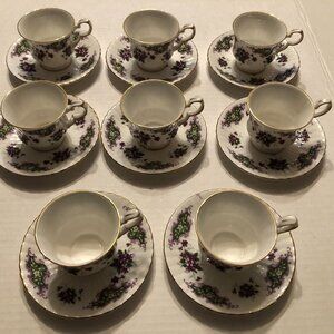 SET OF 8 ROYAL WINDSOR FINE BONE CHINA TEA CUP&SAUCER MADE IN ENGLAND GOLD RIM
